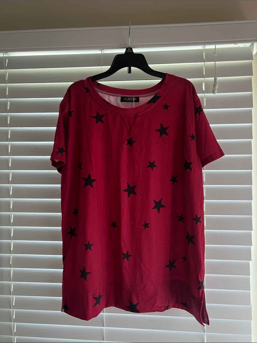 La Mode Burgundy Pink Star Tee Size XL